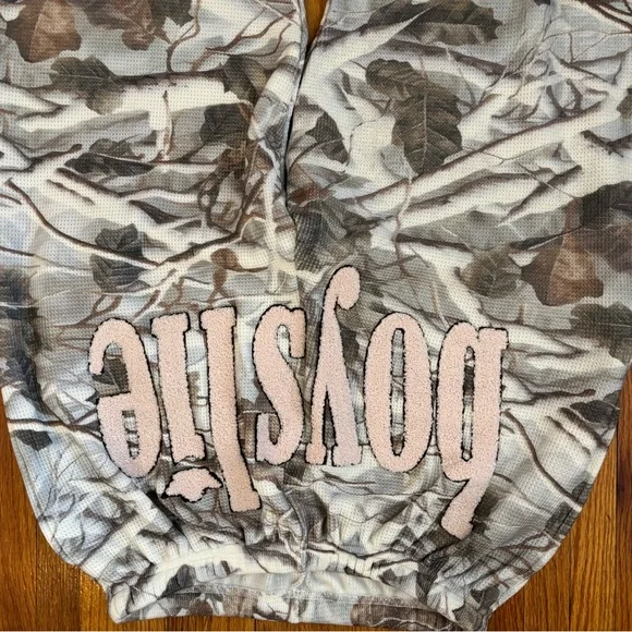 Boys Lie Camouflage Sweatpants in Pink and Gray - Picture 2 of 3